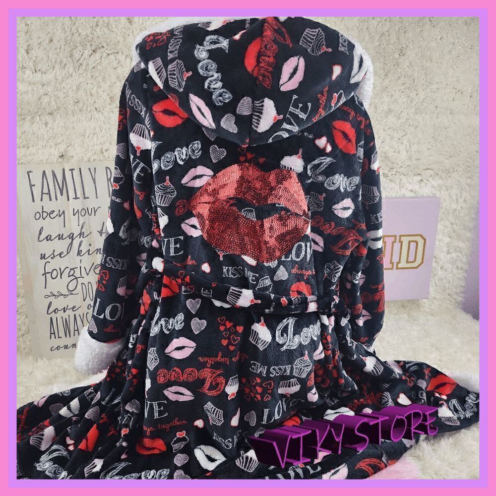 NWT { Em & Elfie } Sherpa Hoodie Robe Sequin Lips One Size NWT